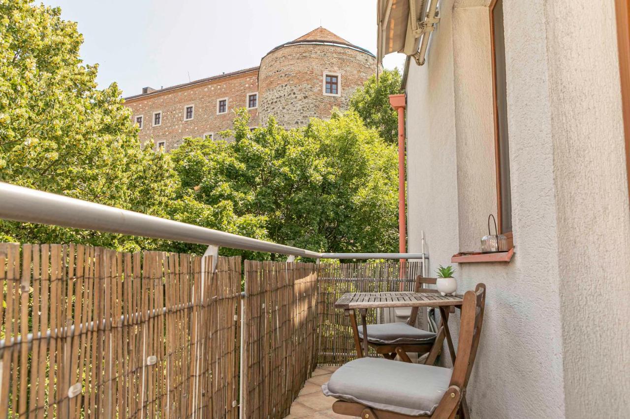 Castle View Apartment With Free Parking Bratislava Exterior foto