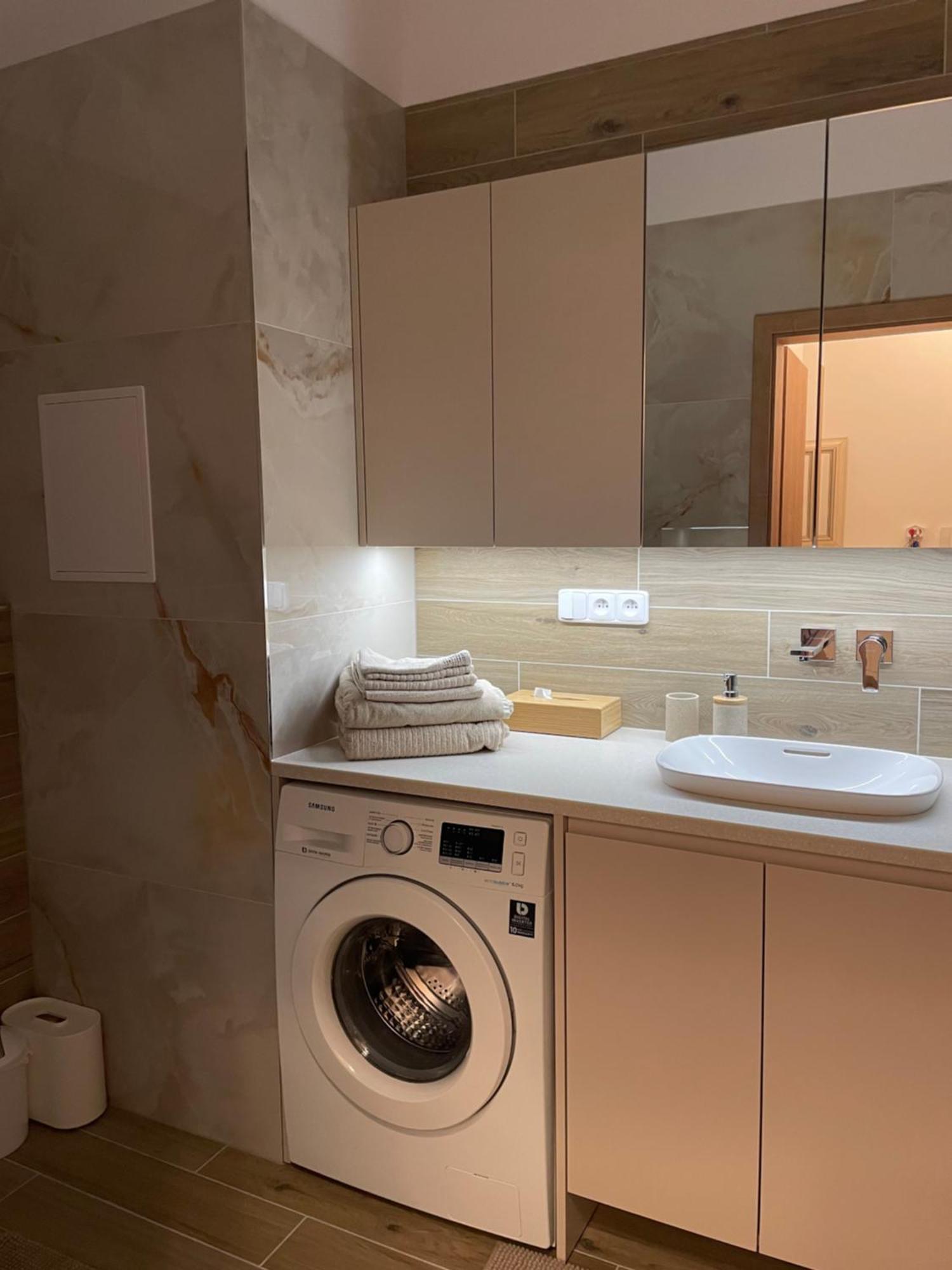 Castle View Apartment With Free Parking Bratislava Exterior foto